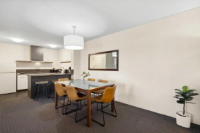 Spacious Holiday Apart on Hay St CBD